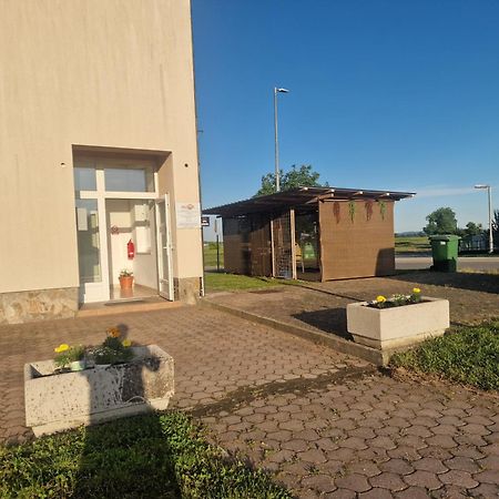 Apartment Ken Near Terme Paradiso Dobova Eksteriør billede